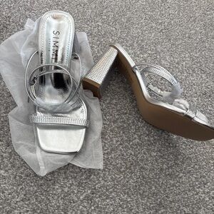 SIMMI London Shimmering Silver Heels